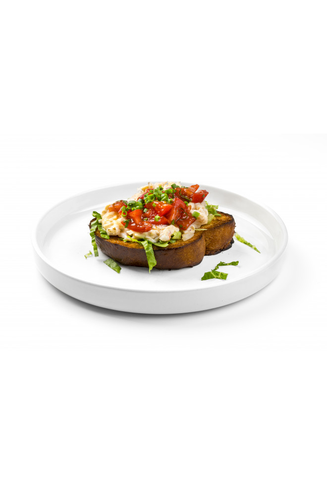 Бриошь с крабом и томатами