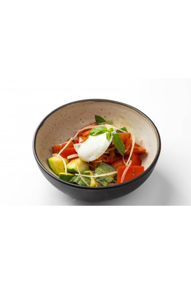 Салат с томатами и фетой