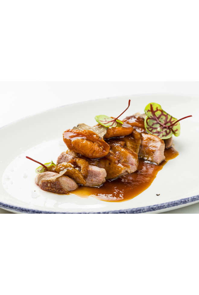 Утиная грудка с вялеными абрикосами и трюфелем